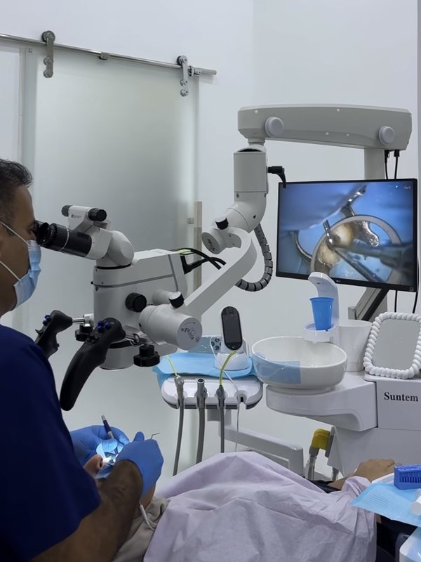 Dental operating microscope